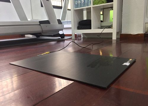 Plataforma de salto en el suelo de madera